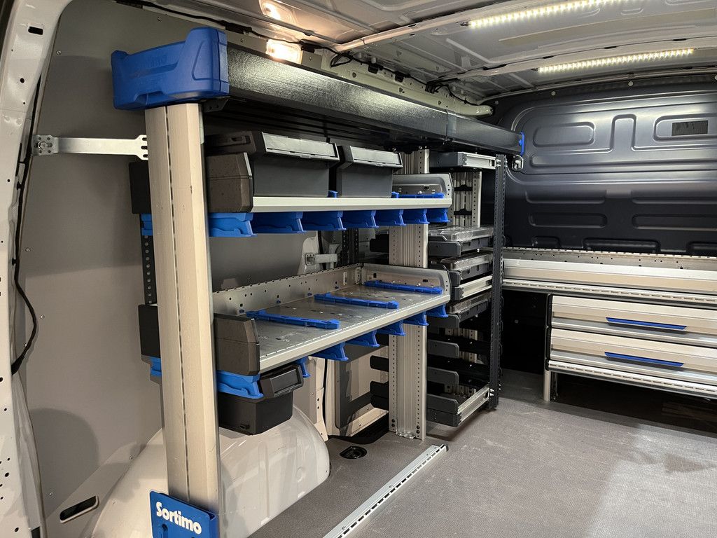 Mercedes-Benz Vito 114 CDI L1 Pro RWD Automaat Servicebus / Sortimo Inrichting / Euro 6 / Schuifdeur L + R / 220V. / Airco / Cruise Control / Camera / CarPlay / Trekhaak / Klep / 3-Zits