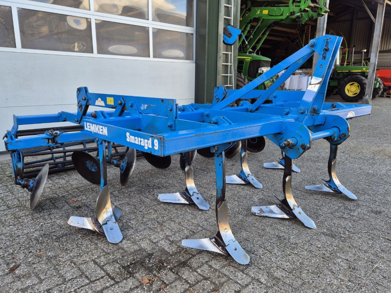 Lemken Smaragd 9 300 met kantschijven vleugelschaar cultivator