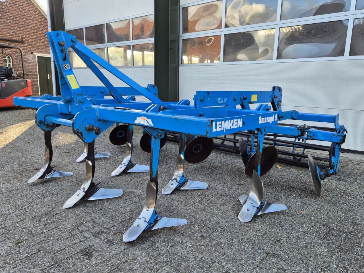 Lemken Smaragd 9 300 met kantschijven vleugelschaar cultivator