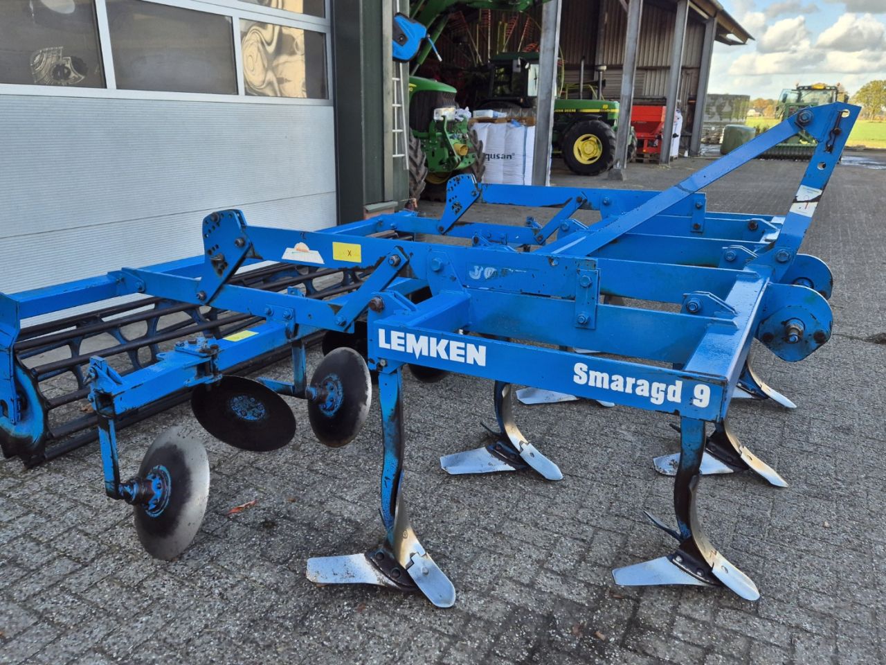 Lemken Smaragd 9 300 met kantschijven vleugelschaar cultivator
