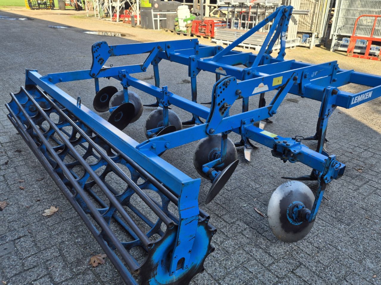 Lemken Smaragd 9 300 met kantschijven vleugelschaar cultivator