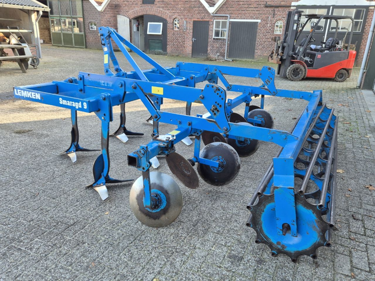 Lemken Smaragd 9 300 met kantschijven vleugelschaar cultivator