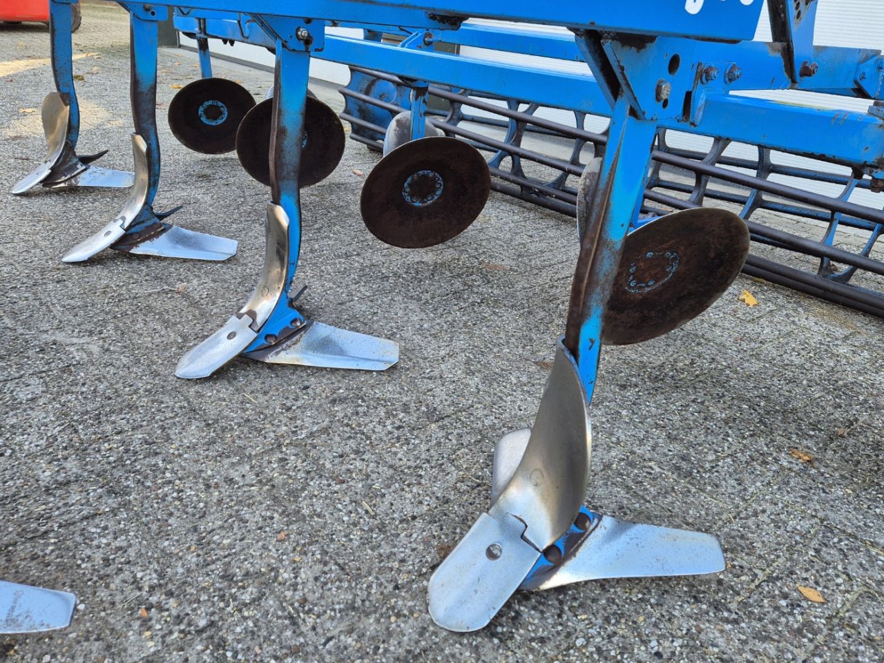 Lemken Smaragd 9 300 met kantschijven vleugelschaar cultivator