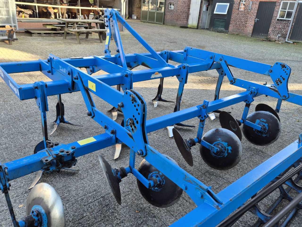 Lemken Smaragd 9 300 met kantschijven vleugelschaar cultivator