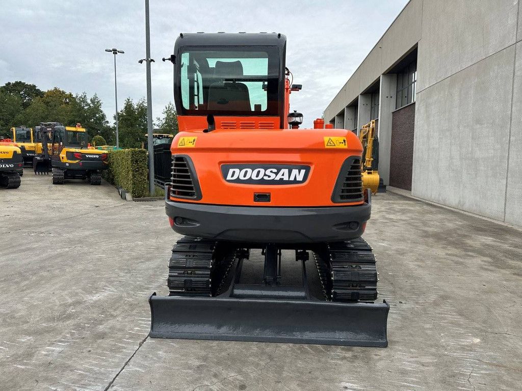 Doosan DX55-9C Diesel-Midi-Bagger 2017