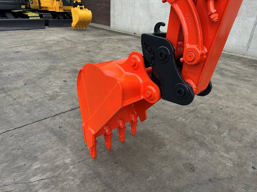 Midi excavator Kubota KX135-3SZ Diesel 2013