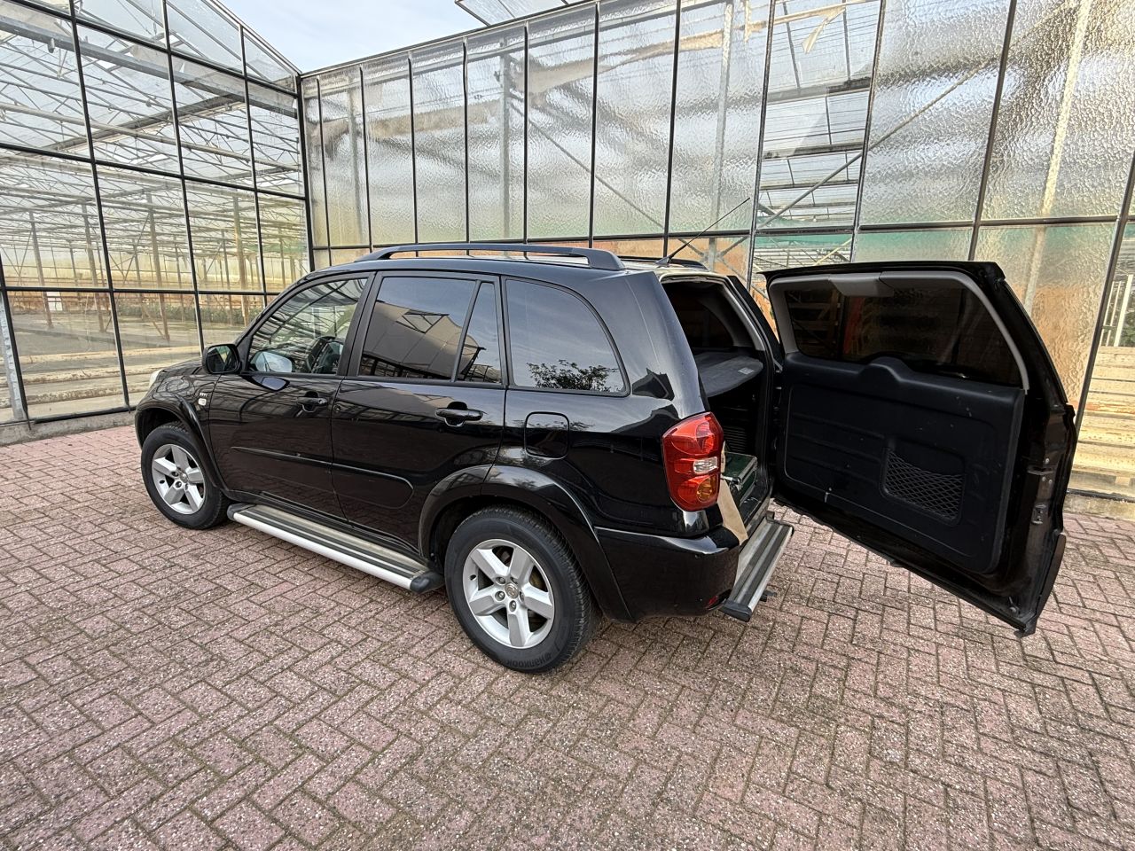 Toyota Rav4 2.0 5DR 4WD AUT 2004 Zwart Automaat! Trekhaak!