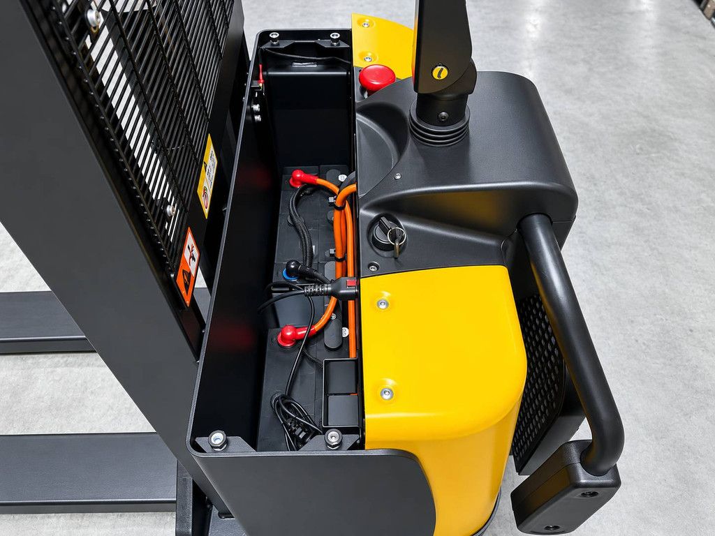Stacker RTE 8401 Electric 1500kg 2500mm 2026 New