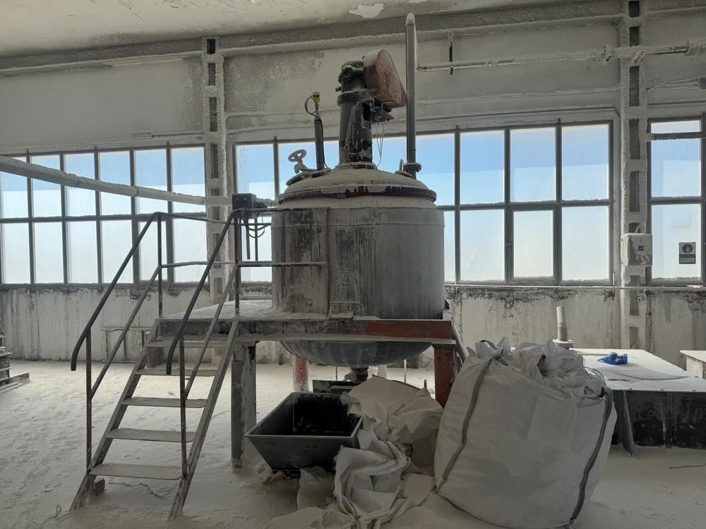 (solid material) weighing and dosing station