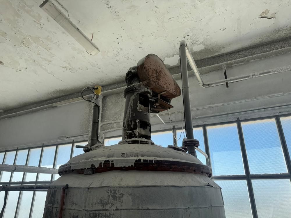 (solid material) weighing and dosing station