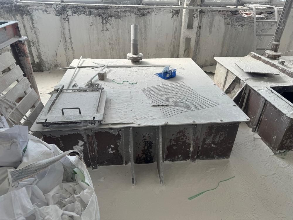 (solid material) weighing and dosing station
