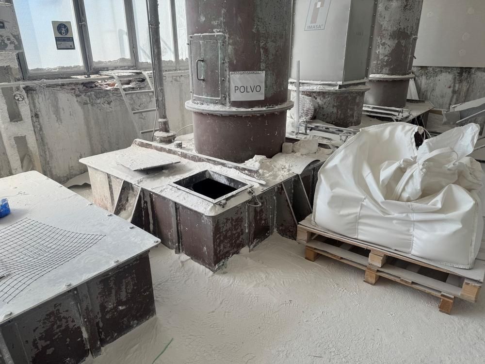 (solid material) weighing and dosing station