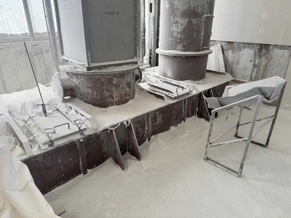 (solid material) weighing and dosing station