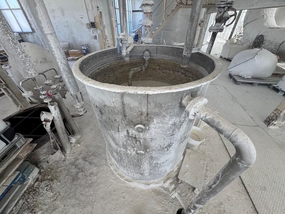 (liquid material) weighing and dosing station