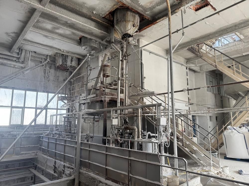 (liquid material) weighing and dosing station