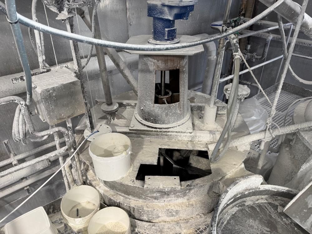 Slurry mixing station