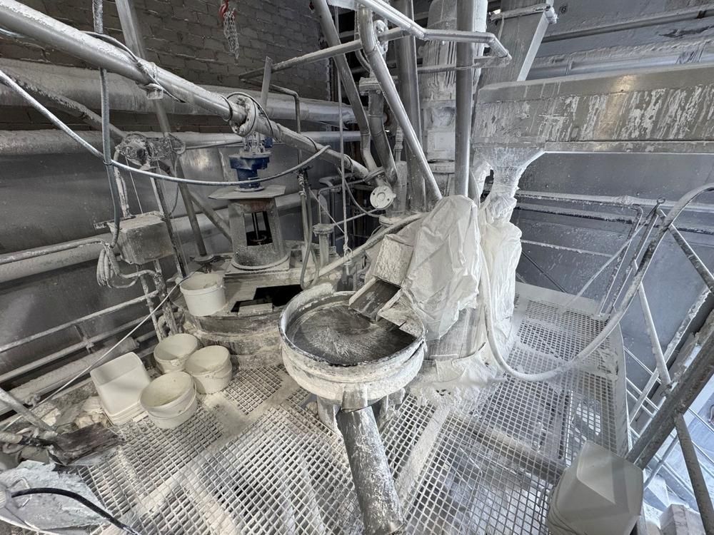 Slurry mixing station