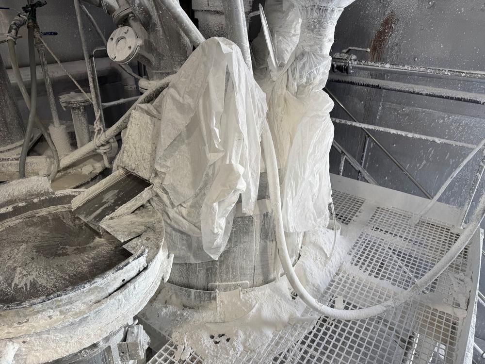 Slurry mixing station