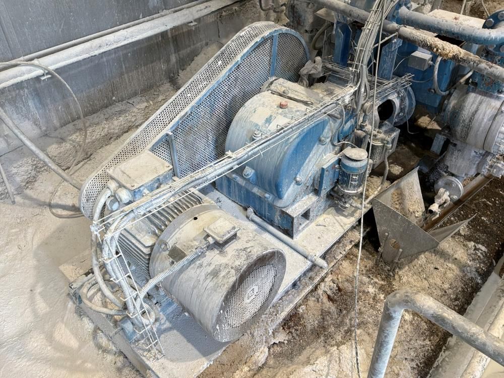 High pressure pumping station