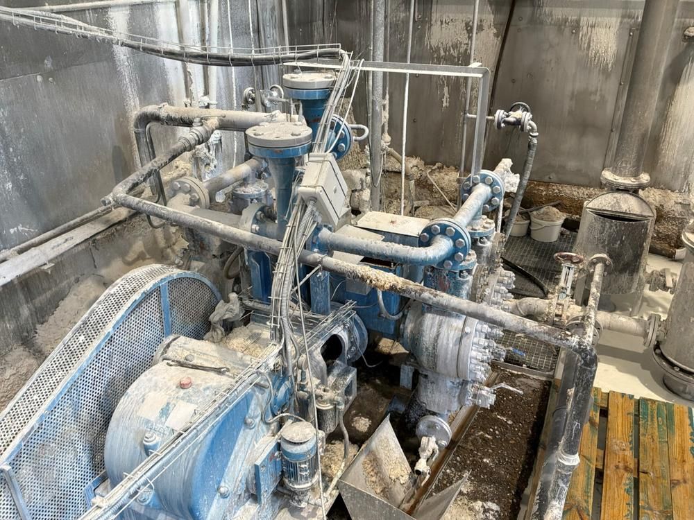 High pressure pumping station