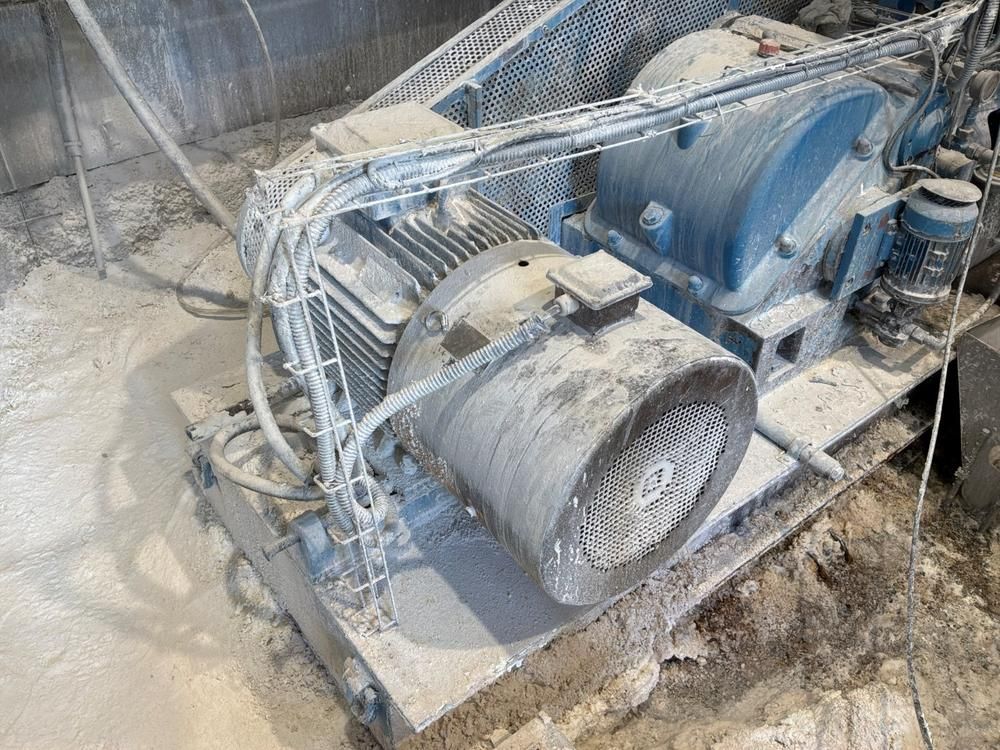 High pressure pumping station