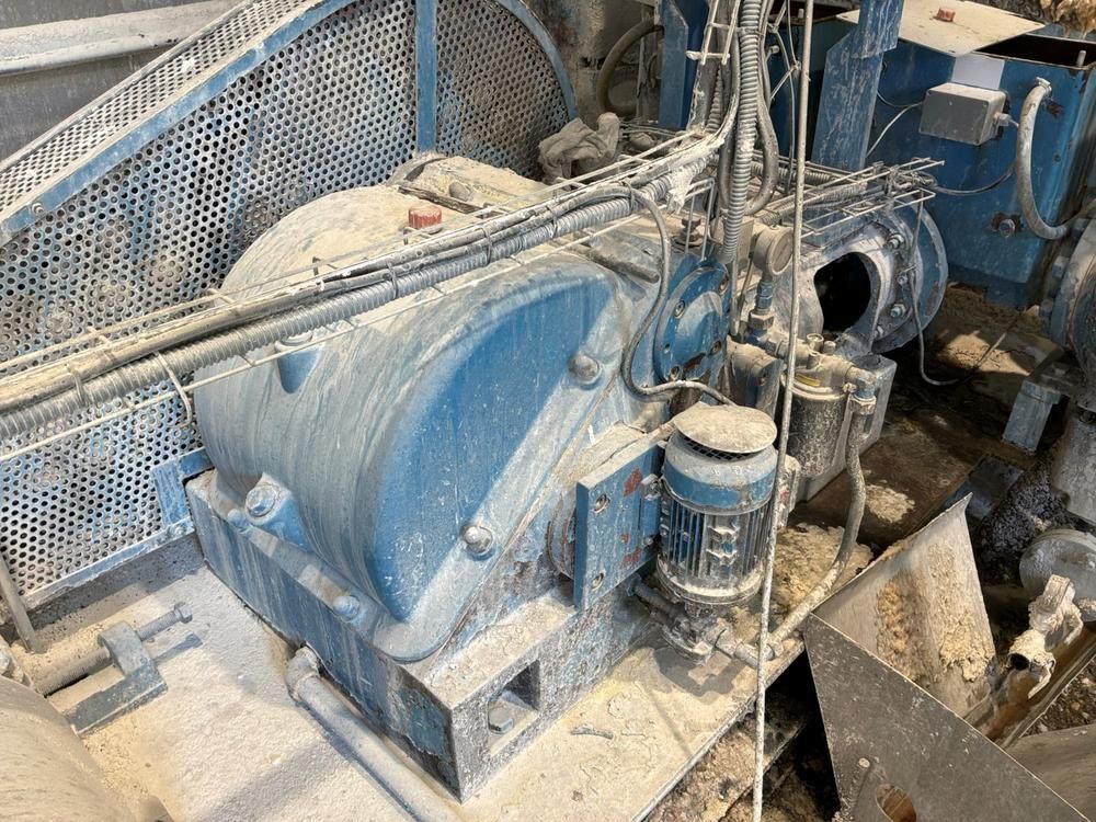 High pressure pumping station