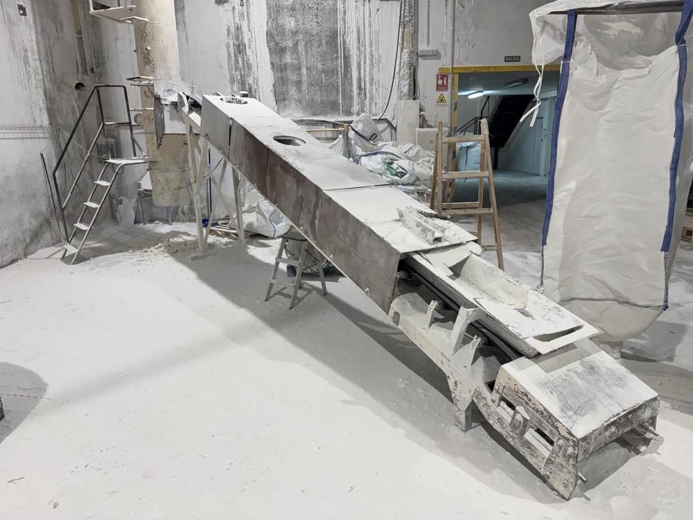 Vacuum powder lift (separator)