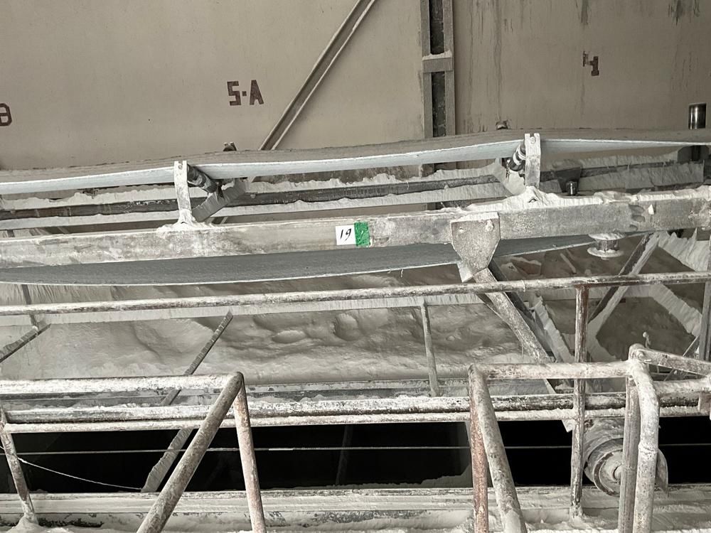 Hopper filling belt conveyor