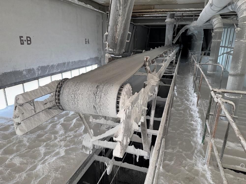 Hopper filling belt conveyor