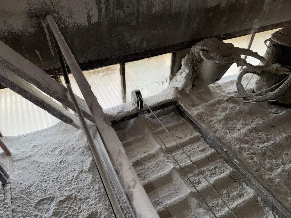 Hopper filling belt conveyor