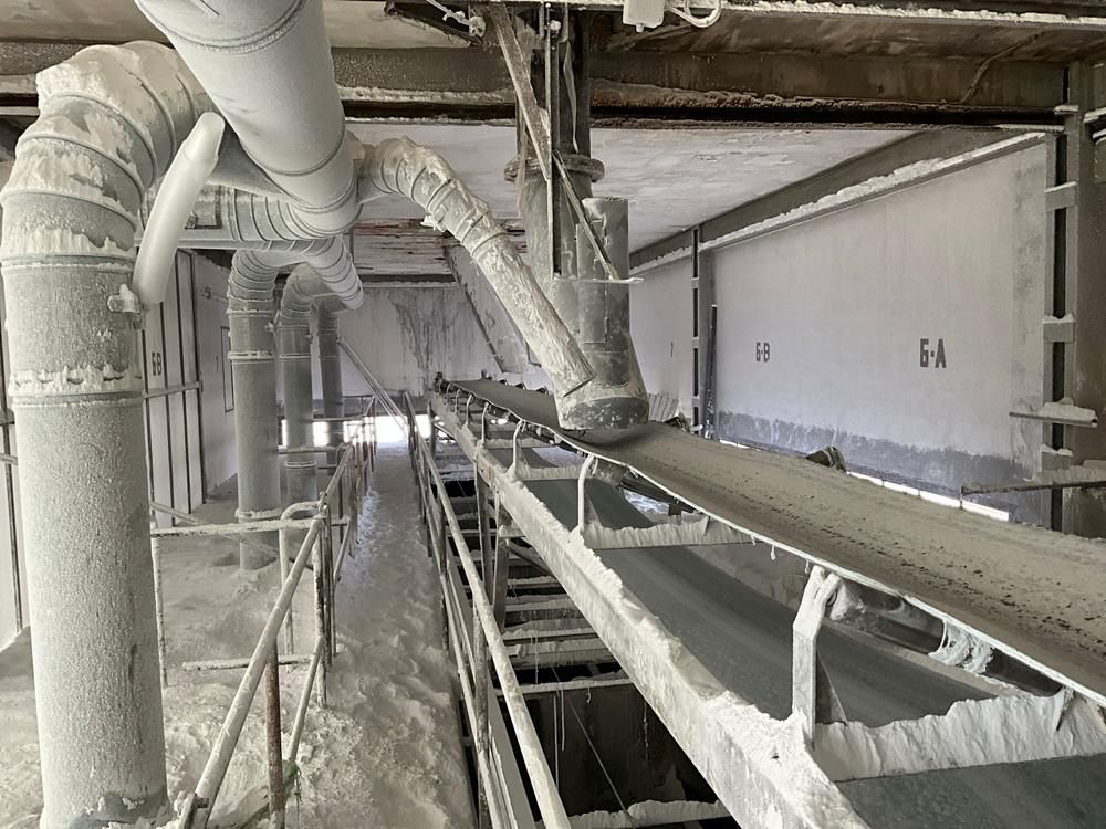 Hopper filling belt conveyor