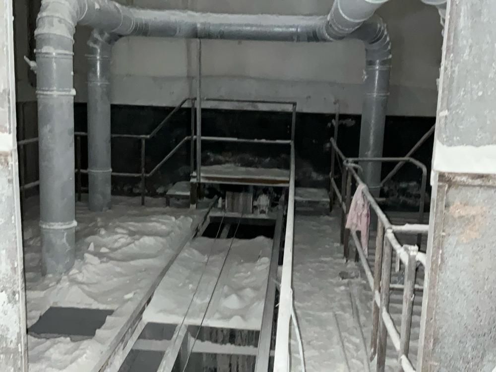 Hopper filling belt conveyor