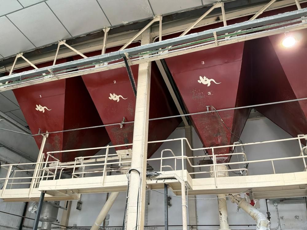 Filling hopper/storage tank (7x)