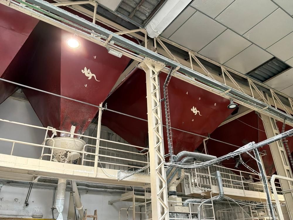 Filling hopper/storage tank (7x)