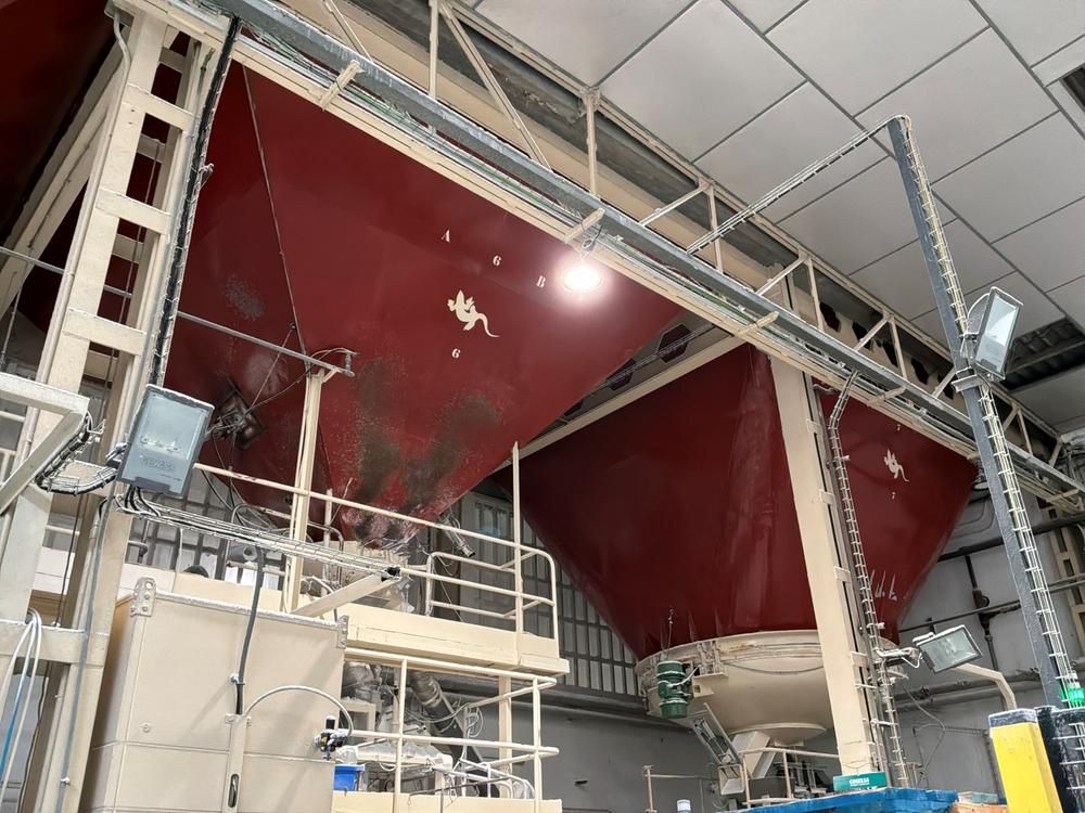 Filling hopper/storage tank (7x)