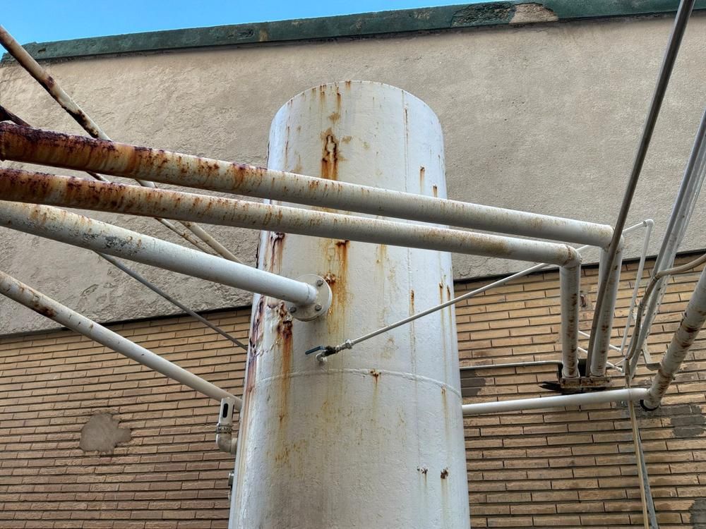 1977 buffer tank (2x)