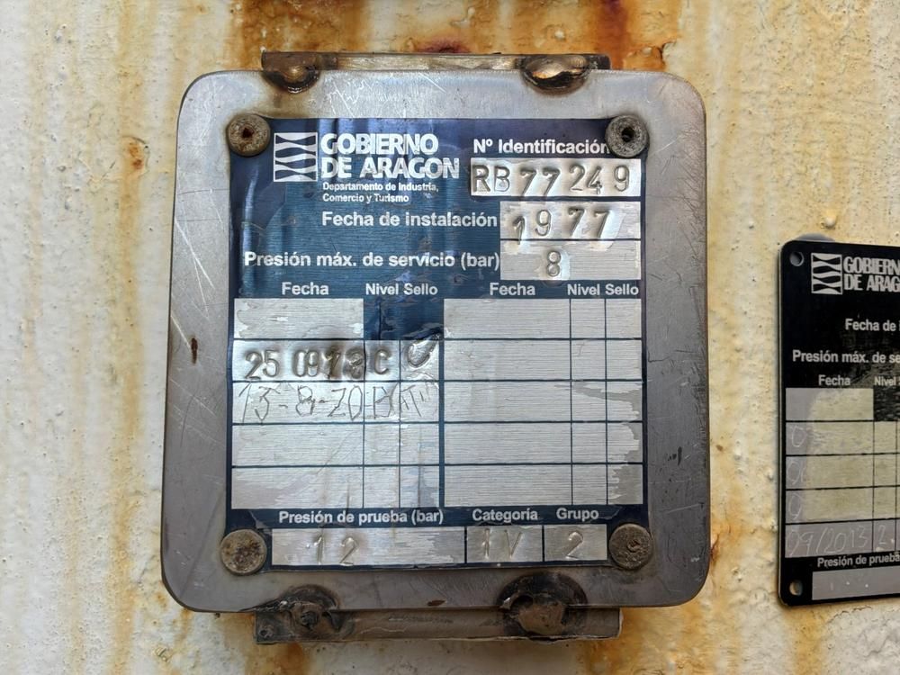 1977 buffer tank (2x)