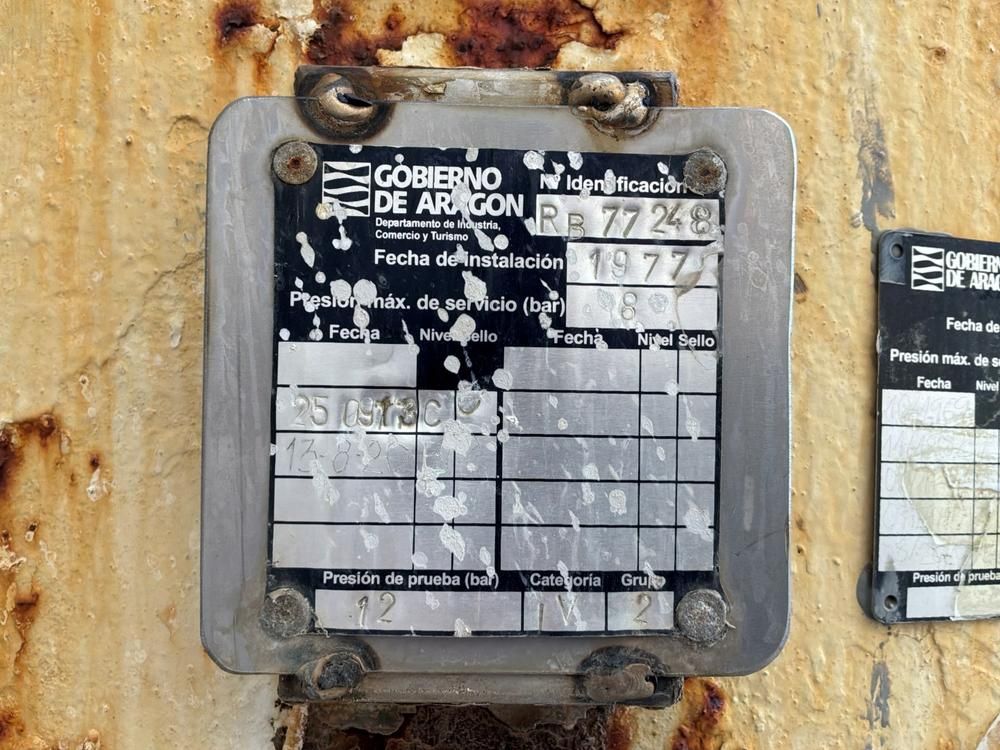 1977 buffer tank (2x)