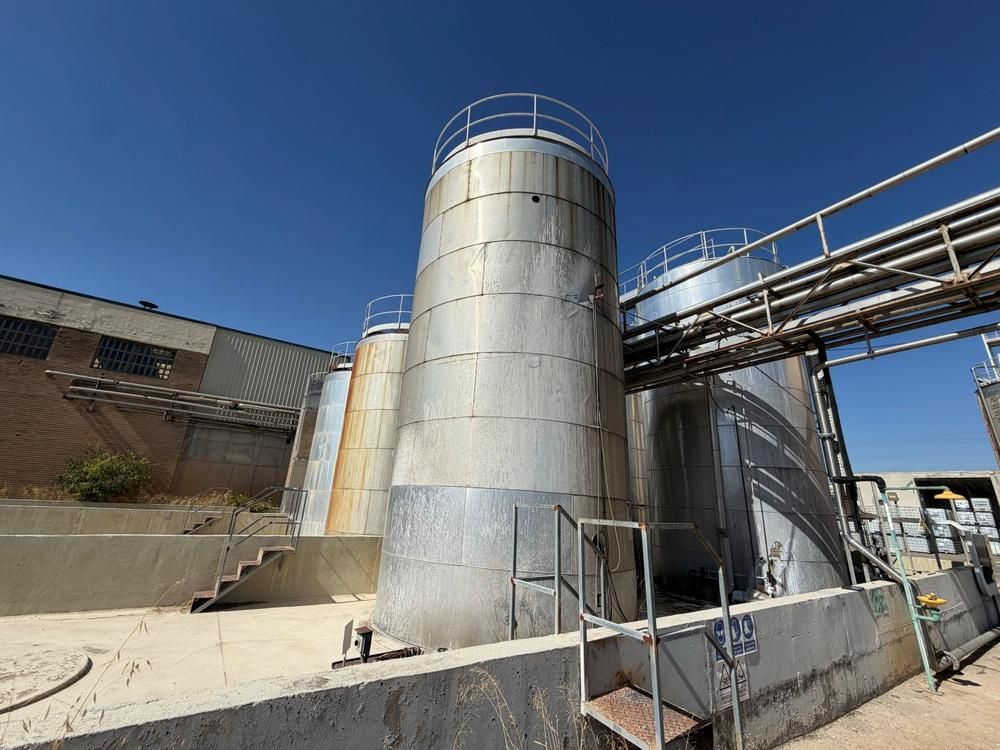 Isolated storage tank (100 m³)