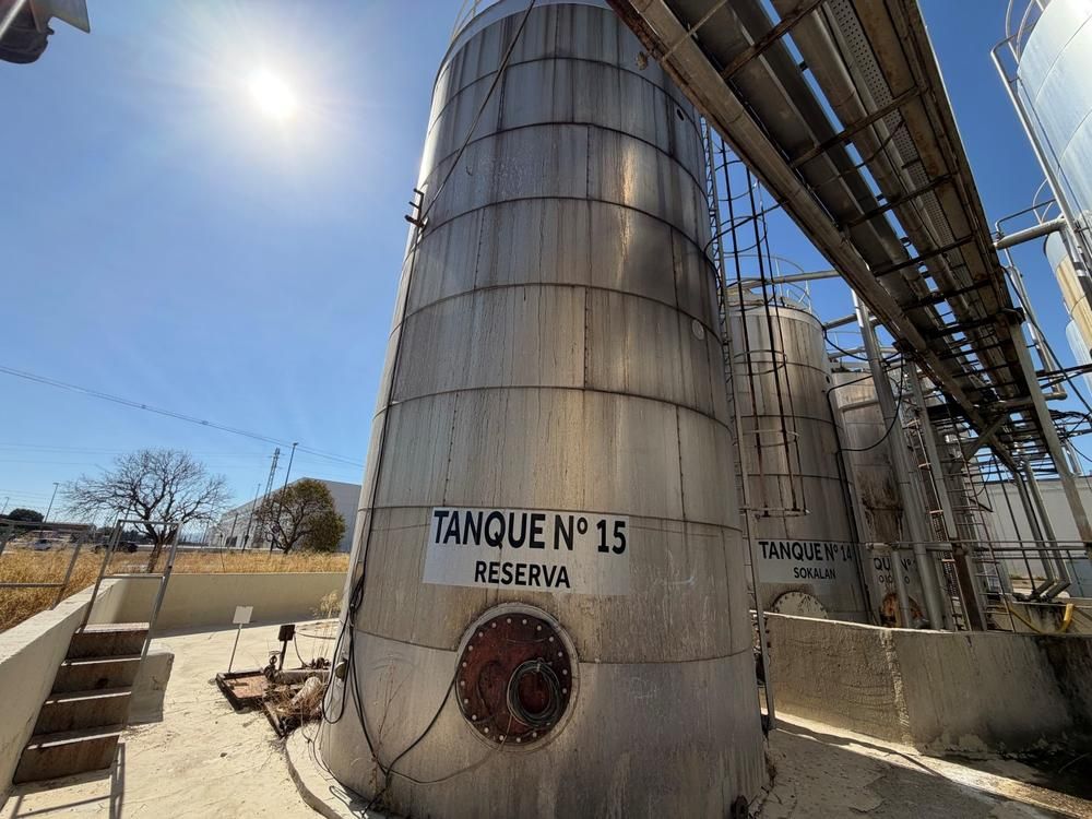 Isolated storage tank (100 m³)
