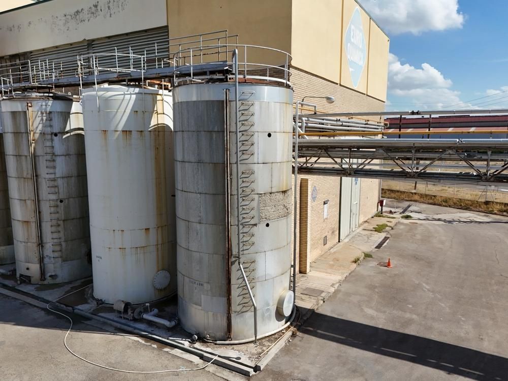 Isolated storage tank (100 m³)