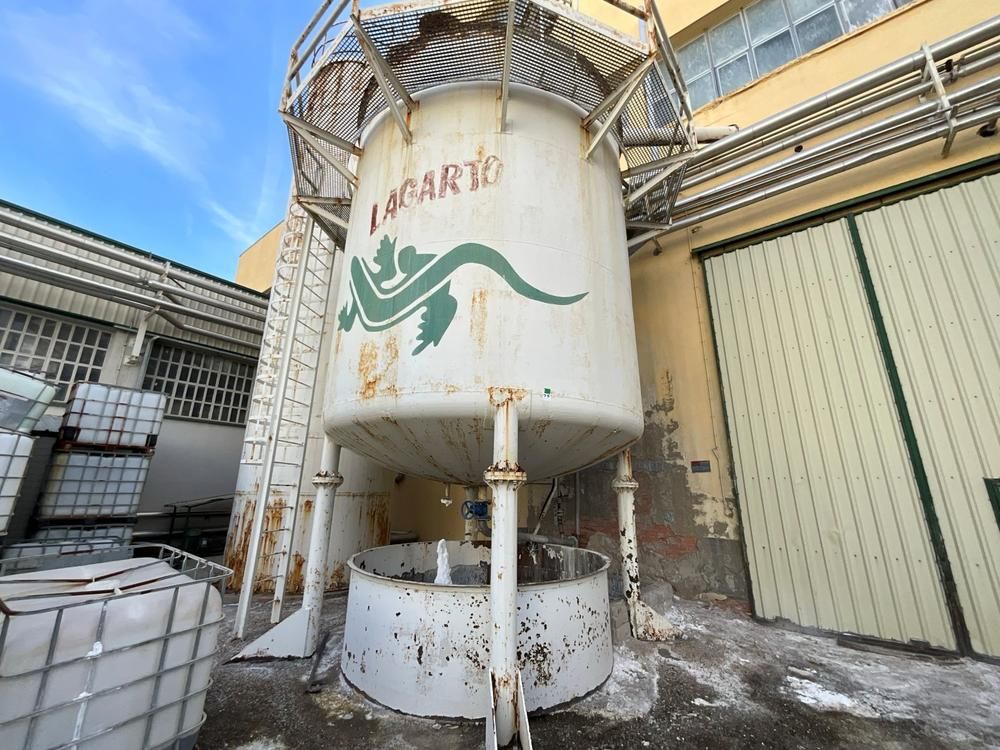 Storage tank