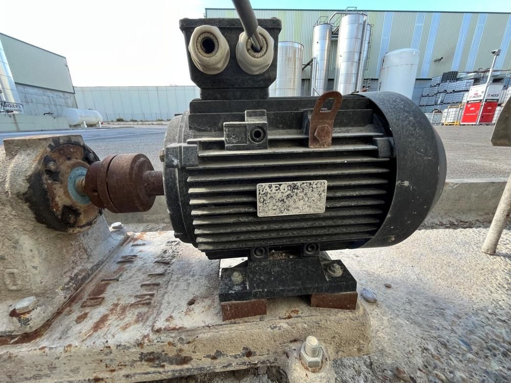 AEG Electric self-priming centrifugal water pump (2x)