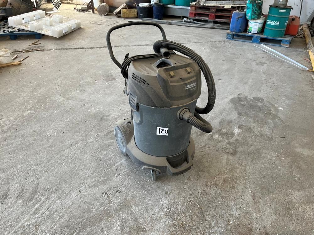 2014 Kärcher NT 70/3 Kärcher NT 70/3 (or similar NT 70 series model) wet and dry industrial vacuum cleaner