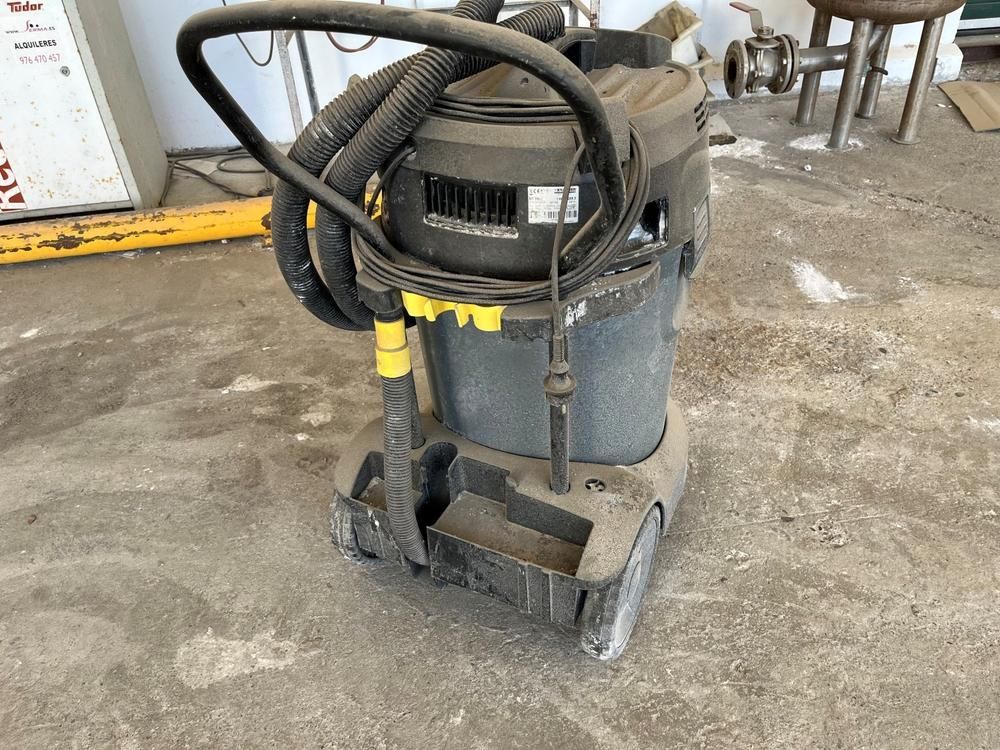 2014 Kärcher NT 70/3 Kärcher NT 70/3 (or similar NT 70 series model) wet and dry industrial vacuum cleaner