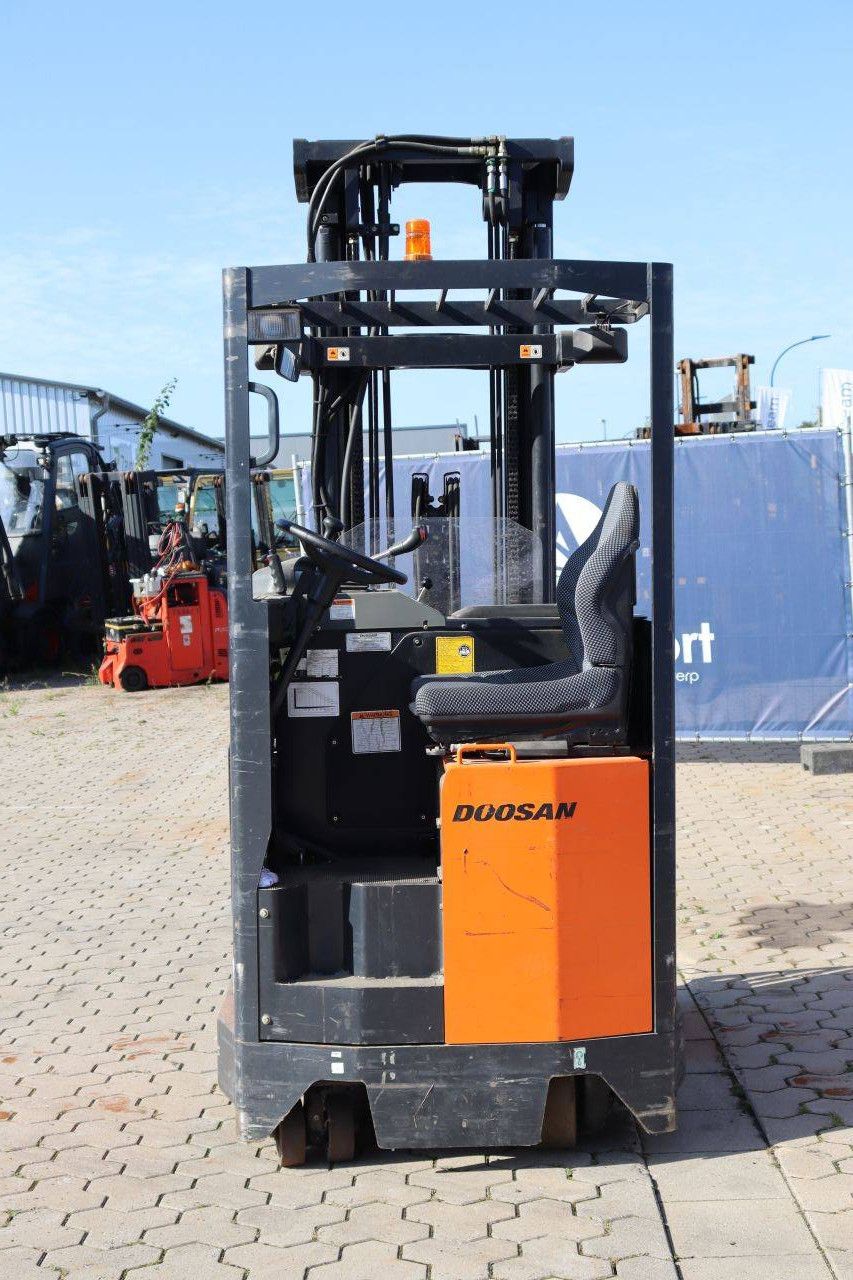 Doosan BR14JW Electric Reach Truck 1400kg 3.3m 2009