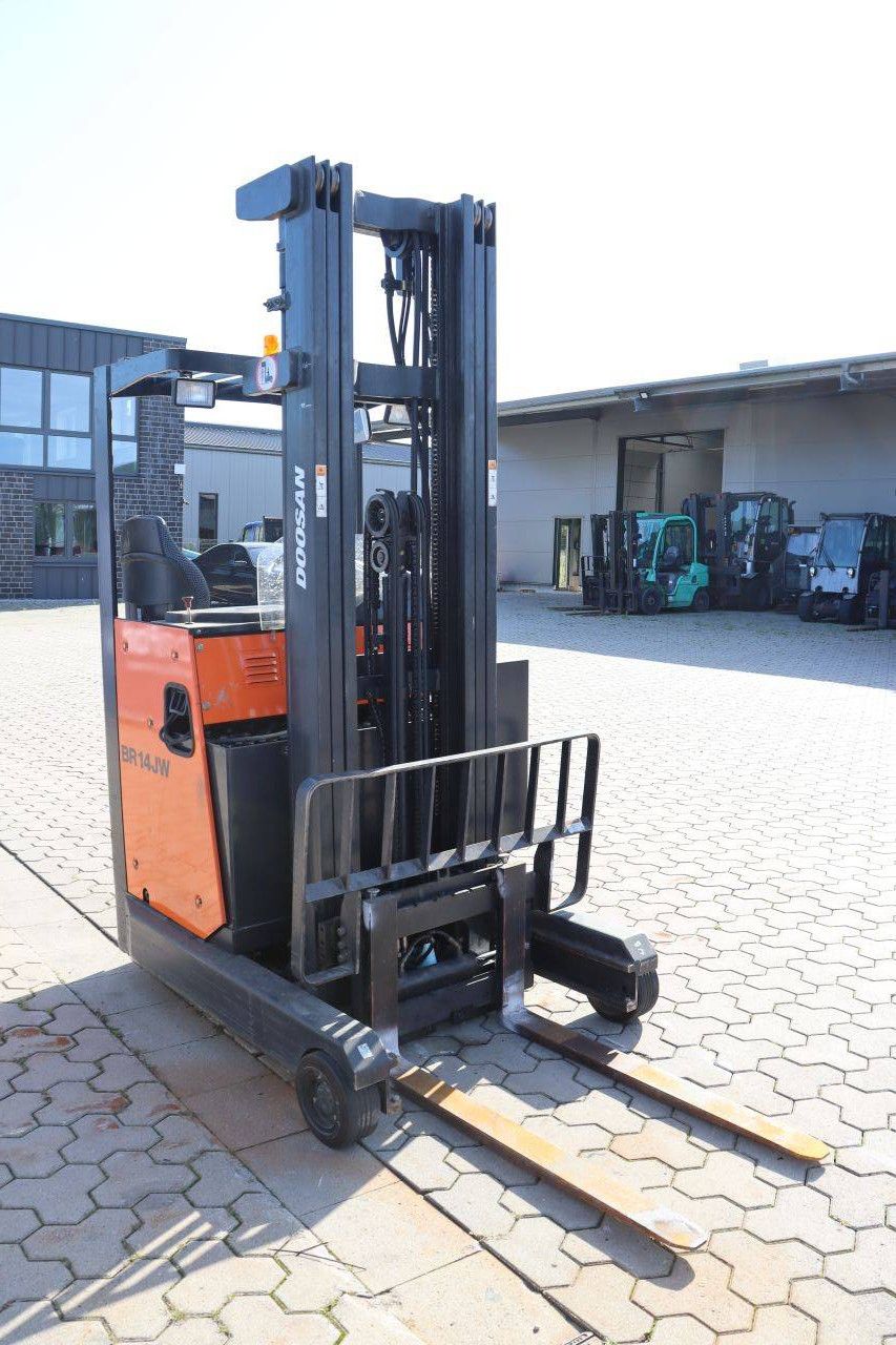 Doosan BR14JW Electric Reach Truck 1400kg 3.3m 2009