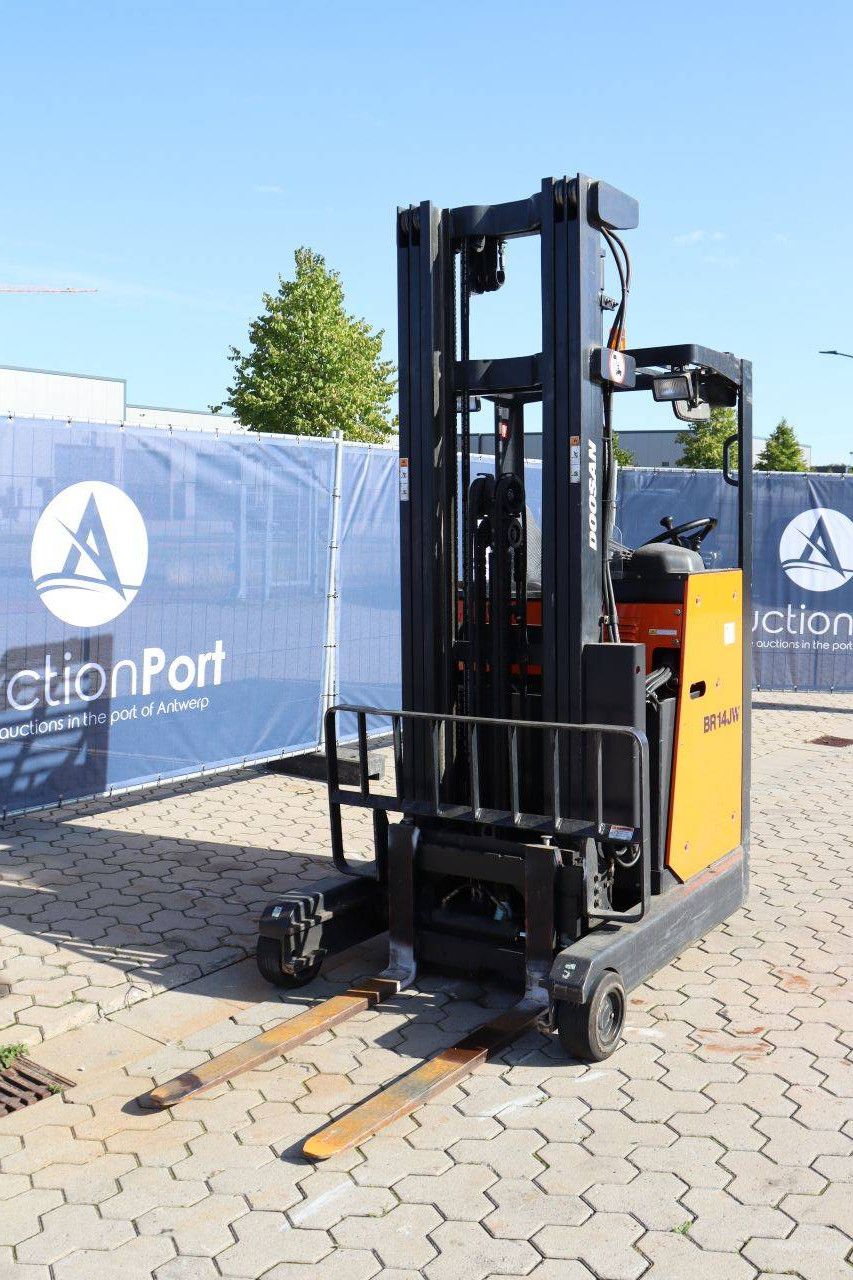 Doosan BR14JW Electric Reach Truck 1400kg 3.3m 2009