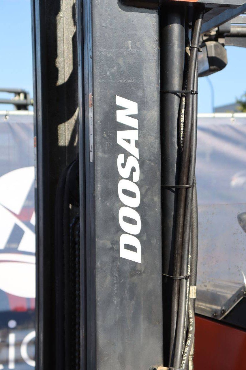 Doosan BR14JW Electric Reach Truck 1400kg 3.3m 2009