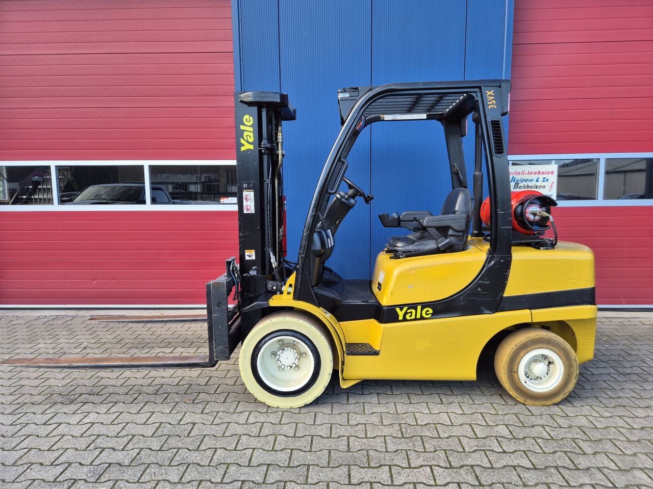 YALE GLP35 HEFTRUCK LPG 3.5 TONS TRIPLOMAST EN VORKVERSTELLER